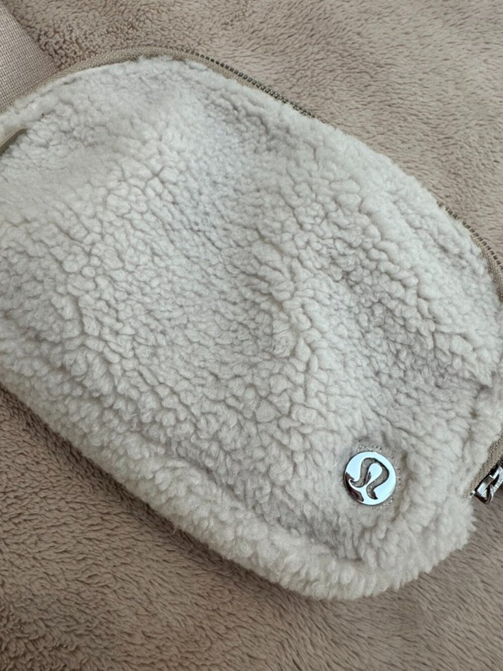 Lululemon Everywhere Sherpa Crossbody/Belt Bag with Taupe Strap